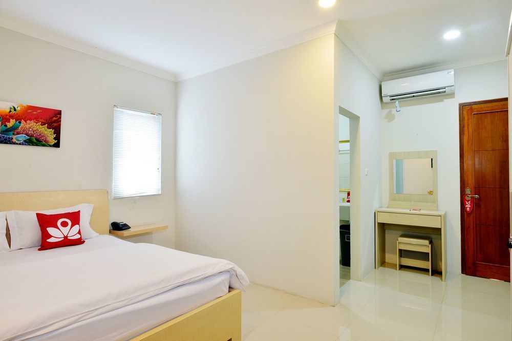 Kemang Eleven Hotel Jakarta Exterior photo